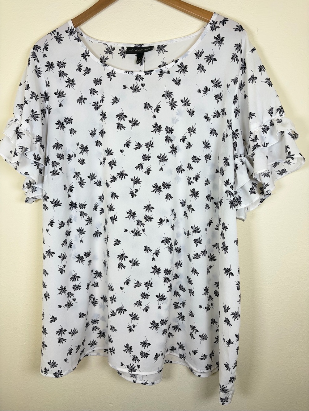 Lane Bryant Floral Ruffle Sleeve Blouse Size 26 White Black